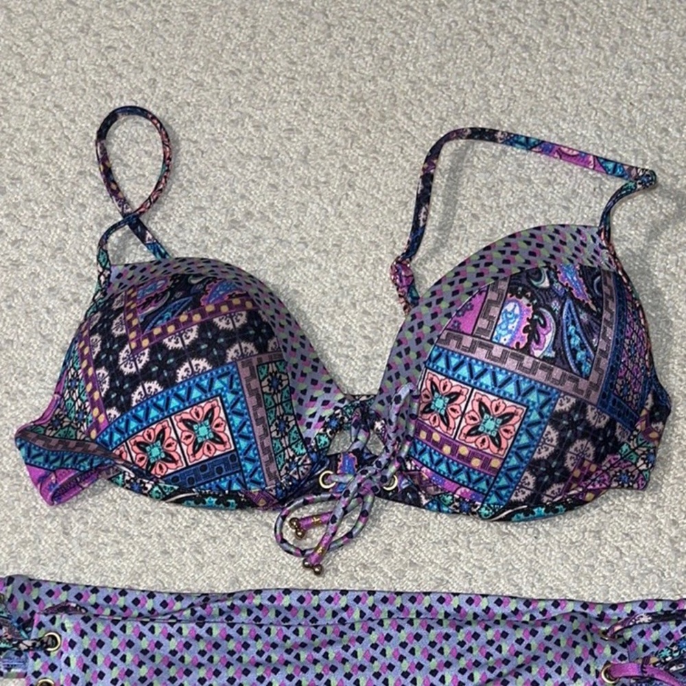 Victoria’s Secret bikini top 34C